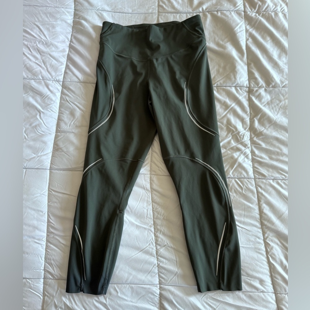 Lululemon Base Pace High-Rise Reflective Crop 23” Smoked Spruce Size 8 EUC
